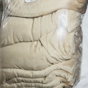 Luxurious Cream Bedding Set